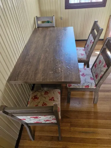 Mesa com 4 cadeiras