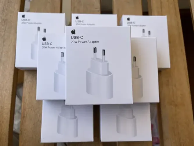 Fonte carregador de 20w para iPhones Apple Original Lacrado (entrada Tipo C)