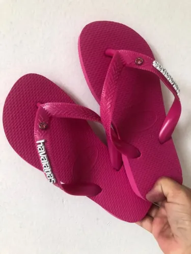 Havaianas original com pingente 