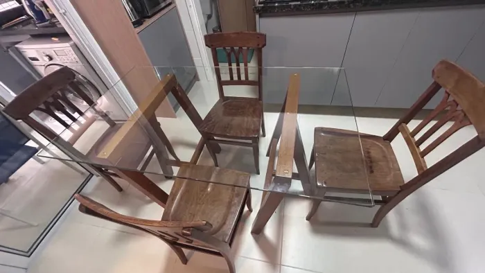 MESA DE JANTAR COM 4 CADEIRAS