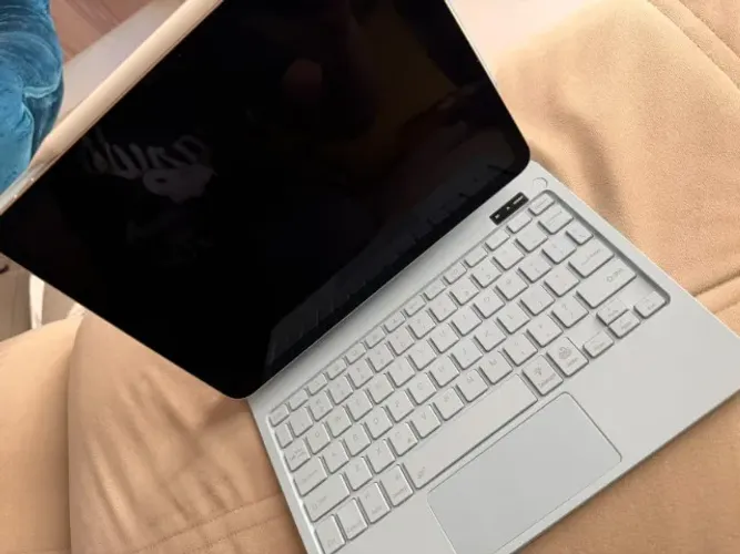 iPad Air 11" M2 128GB + Apple Pencil Pro + Capa Teclado | Bateria 95%