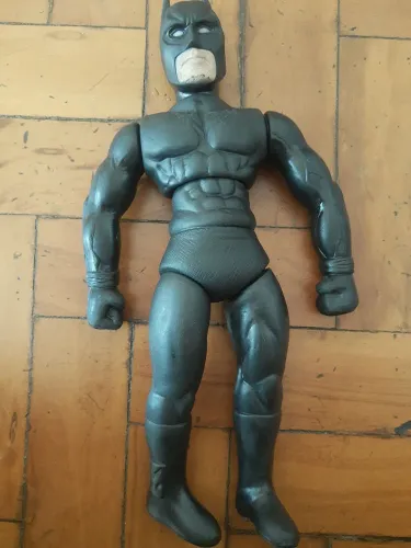 Boneco Batman articulado e emborrachado 