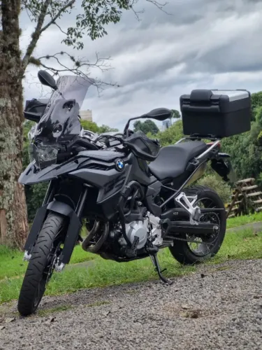 BMW F850GS PREMIUM PLUS TRIPLE BLACK ANO 2023 KIT BAIXO