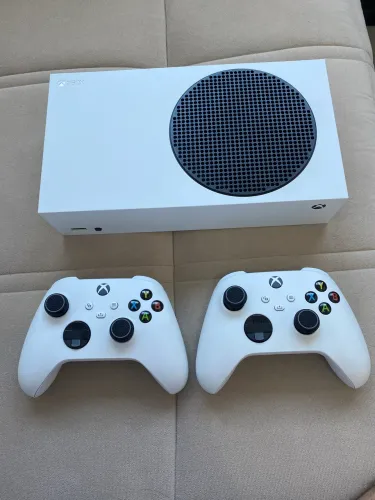 Xbox Séries S 512GB com 2 controles