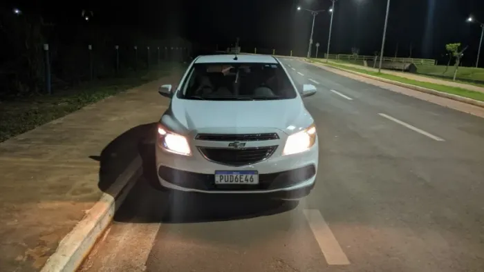 Chevrolet Onix Hatch LT 1.0 8V Flex Power Mec. 4P 2015
