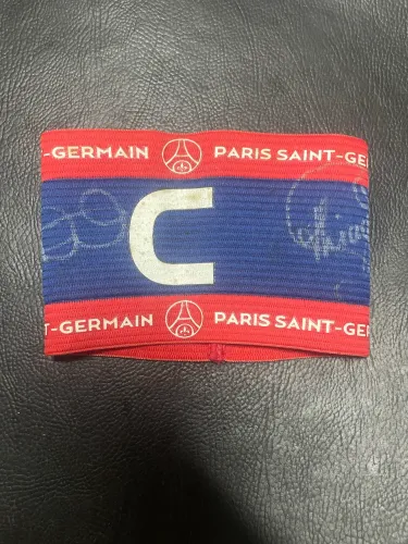 Braçadeira de capitão Paris Saint German - autografado Marquinhos e Thiago Silva