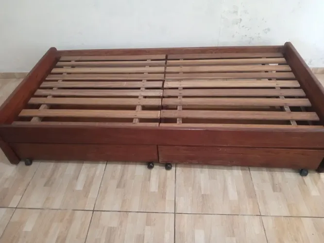 Cama solteirão de madeira Angelin com dois gavetões 