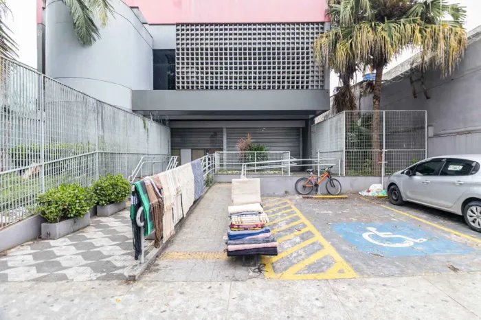 Loja na Avenida Mateo Bei, 3286 2048 m²