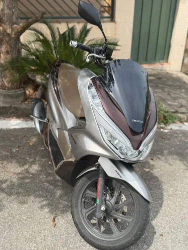PCX DLX 2022