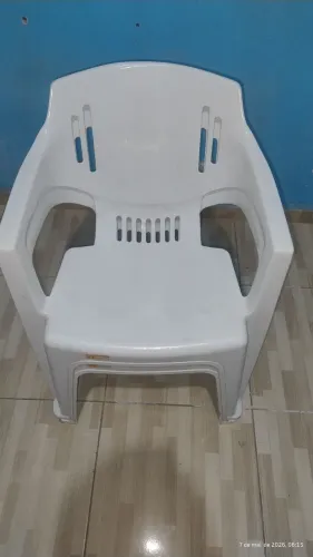 Cadeiras de plástico