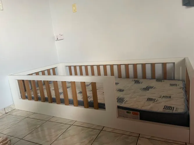 Cama Montessoriana + colchão - R$ 450,00