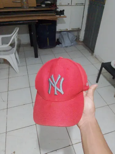 Boné vermelho NY original