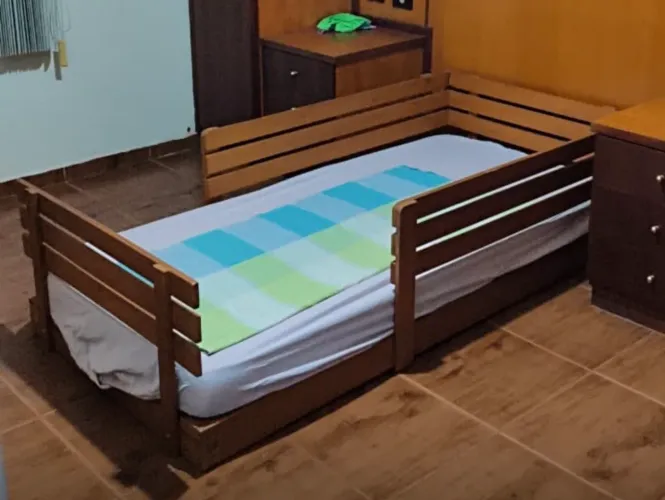 Cama montessoriano