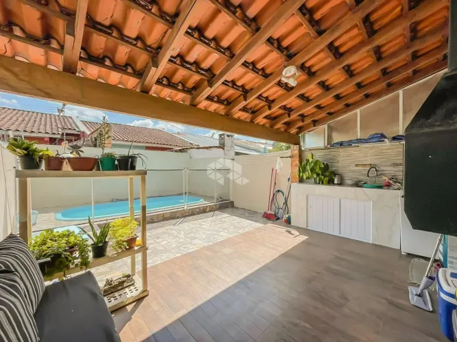 Casa em condomínio estilo sobrado com 90m², 3 dormitórios, sendo 1 suíte e piscina, na zon