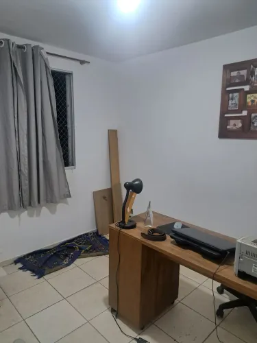 Aluguel de quarto. Precisa ser mobiliado com cama, guarda roupas. Banheiro e utensílios