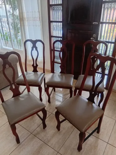 Vendo 5 cadeiras sala de jantar