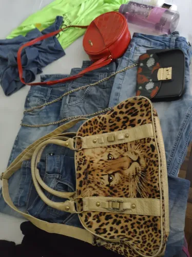 Três bolsas. 40 reais