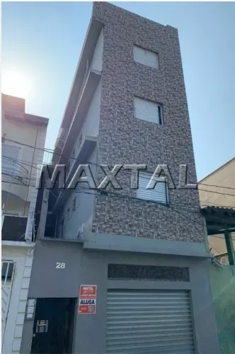 Prédio residencial no Mandaqui com 9 unidades de apartamento e uma loja de rua.
