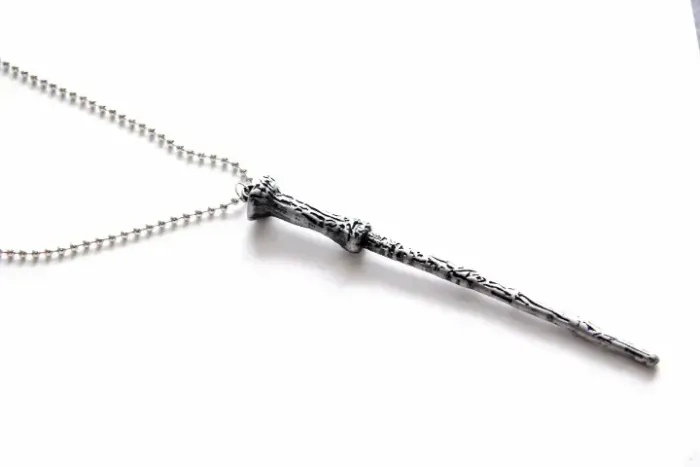 Colar Varinha Grande Harry Potter Prata Velha