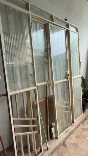 Porta ferro com vidro 