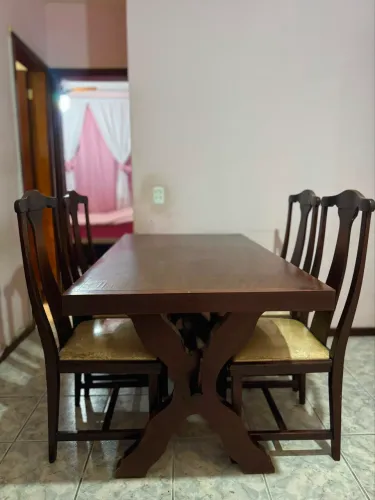 Mesa c/4 cadeiras Madeira Maciça