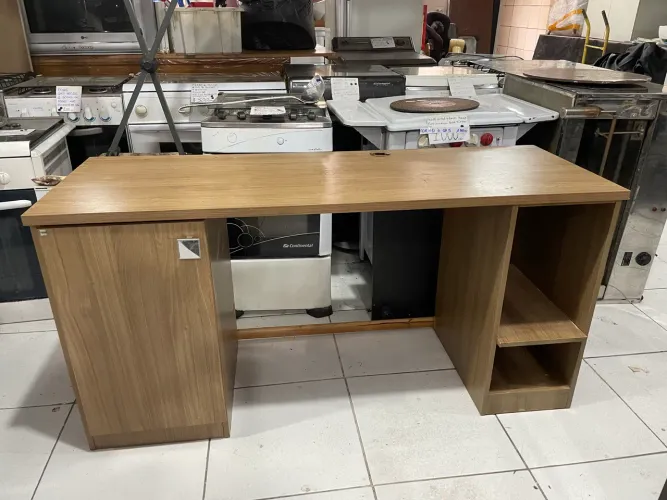 Mesa/Escrivaninha com 1 Porta e Prateleira em MDF 