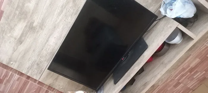 Vendo TV com defeito Retirada de peças