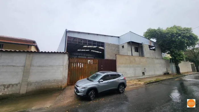 GALPÃO DE 400M2 NO BAIRRO SÃO BERNARDO