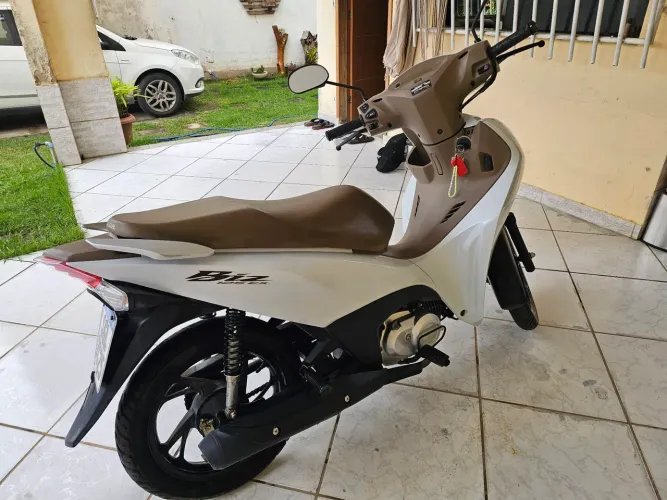 Honda Biz 125 (Modelo 2025 - Nova Geração) | Única Dona | Apenas 5.103 km