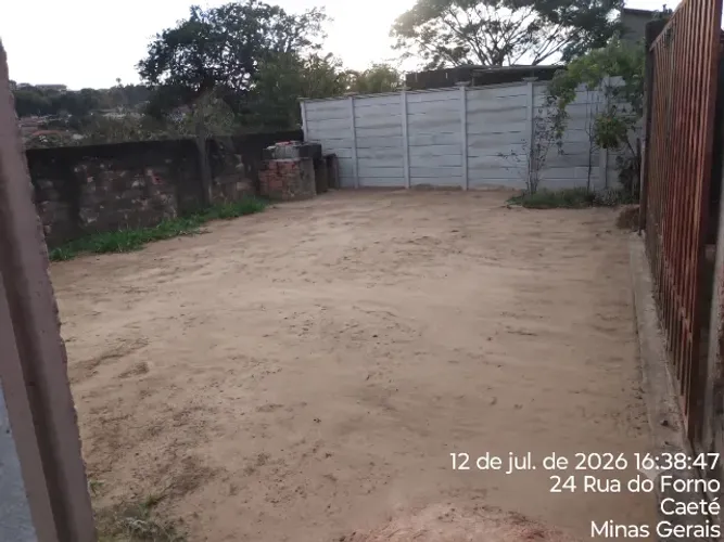 Excelente Lote de 140m² no Centro da Cidade! Com água e luz já instalados.