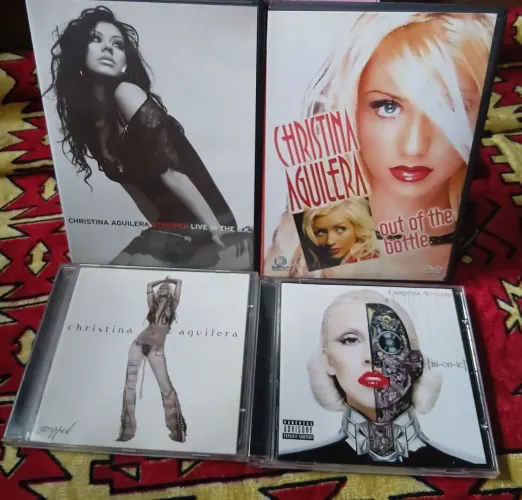 Dois CDs Christina Aguilera Stripped, Bi-On-iC/ dois DVDs Show e sobre sua carreira 