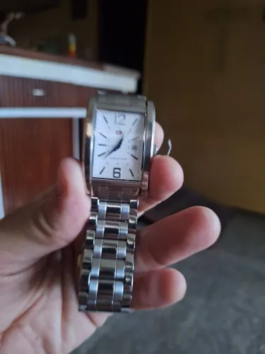 Relógio sa Tommy ( sem bateria).