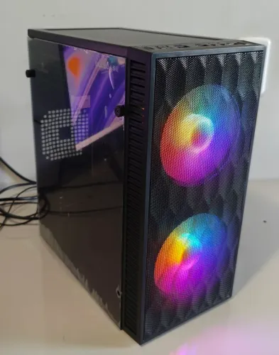 Pc gamer LOL e Call Of Duty 4 