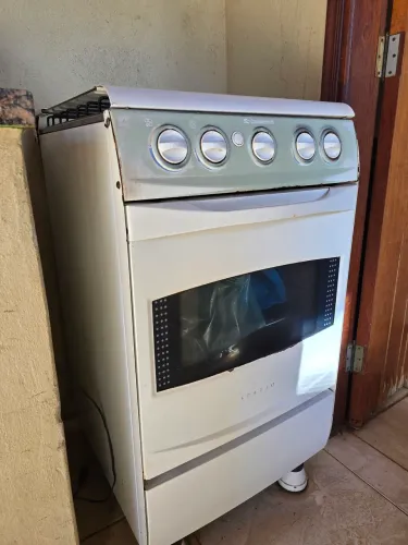 Fogão 4 bocas, Spazio.<br>Acendedor automático não funciona. <br><br>350,00R$