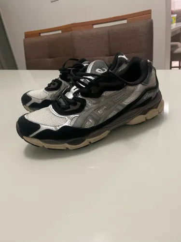 Tênis asics nyc 41