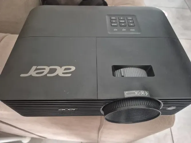 Projetor Acer pouco tempo de uso com bolsa e cabo hdmi 10mts