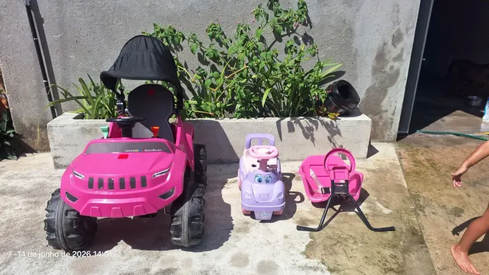 Vendo tudo por 600,00 minha filha não usa mais