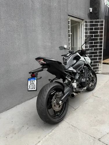 Kawasaki z900 2022 Branca com Escape Esportivo