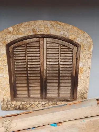 Vendo janela de quarto completa