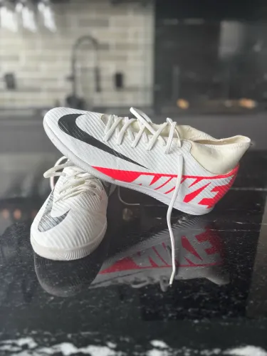 Chuteira Nike - Futsal - Tamanho 44 