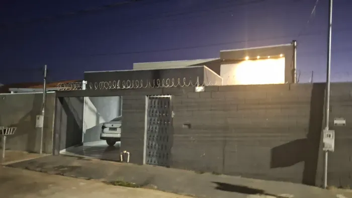 Vendo casa no Res. Aguas Claras.