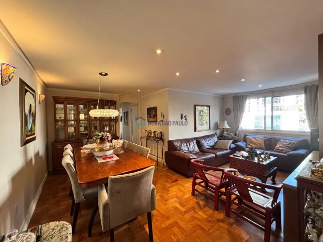 Moema. Venda. Apartamento 106m². 3 quartos. 1 Suíte, 1 Vaga.