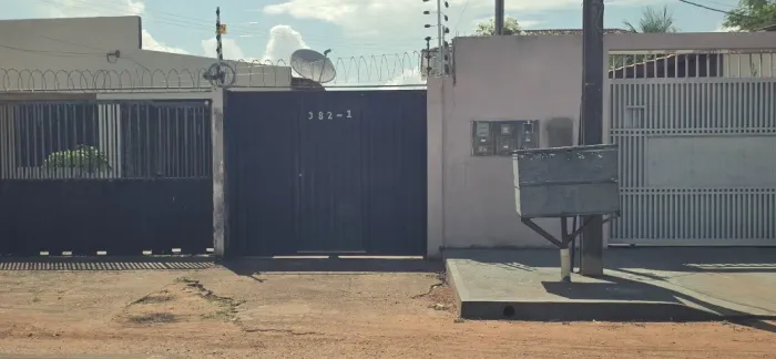 Casa 13 de setembro 2/4 sala cozinha americana 1 banheiro área de serviço pequena
