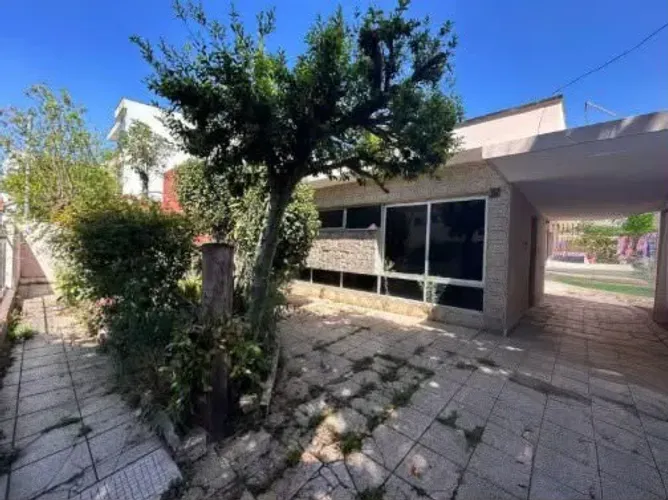 Casa com 3 quartos para alugar, quintal com árvores frutíferas, 221m² - Santa Terezinha, S