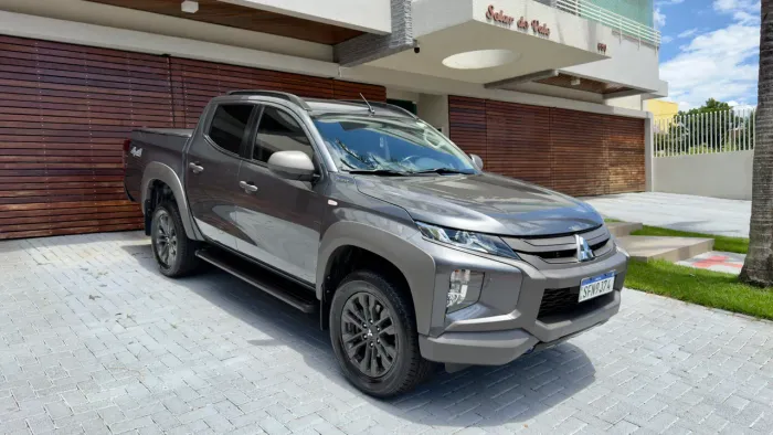 Mitsubishi L200 Tri. S. Outd. Plus 2.4 4X4 Die. AUT 2025