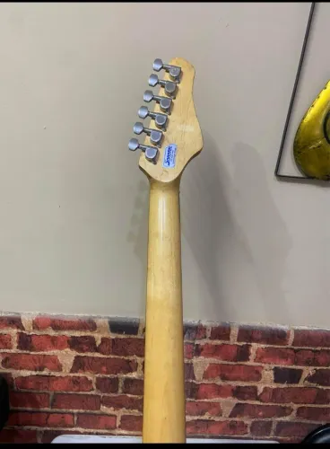 Guitarra stratocaster (canhoto)