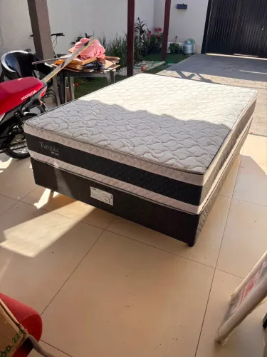 Cama Box de Casal Menos de 1 mês de uso
