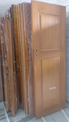 Porta com batente