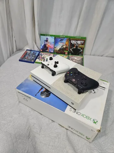 Xbox one s 1tb, 2 controles e jogos