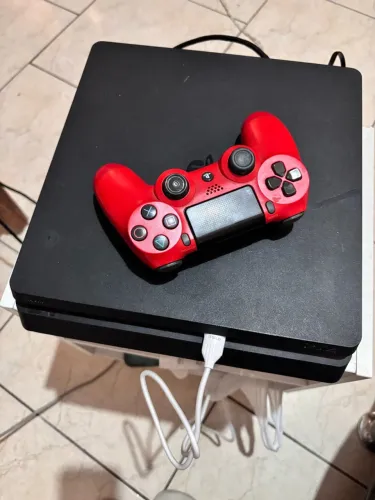 Ps4 com um controle novo